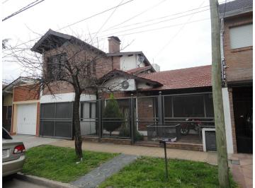Casa de 5 ambientes, Morón · Chalet de 5 Ambientes en 2 Plantas, Garage Para 2 Autos, 4