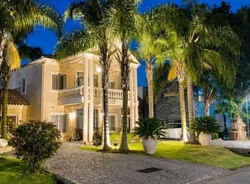 KNK-KNK-3559_2 · Excelente y Moderna Casa 4 Amb con Piscina. Escucha Oferta.