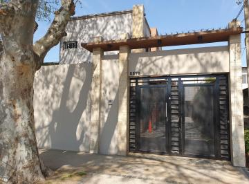 Casa de 4 ambientes, Lomas de Zamora · Dúplex 4 Amb. Excelente Ubicación!