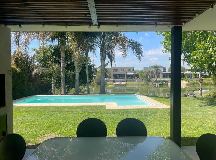 Casa · 166m² · 4 Ambientes · 4 Cocheras