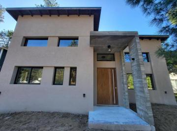 Casa · 210m² · 1 Cochera · Costa Esmeralda, Casa en Venta, 3 Dorm..