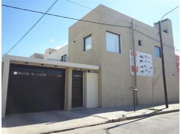 Casa · 160m² · 4 Ambientes · 2 Cocheras · Excelente Duplex en Complejo Cerrado - a 500 m Dino Ruta 2