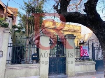 Terreno · 180m² · 5 Ambientes · 1 Cochera · Dn - Excelente Casa en Venta! Inmejorable Ubicacion Amplia Propiedad, Sobre un Terreno de 8,66 X 3