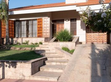 Casa de 7 ambientes, Córdoba · Viure Presenta Excelente Oportunidad de Venta!