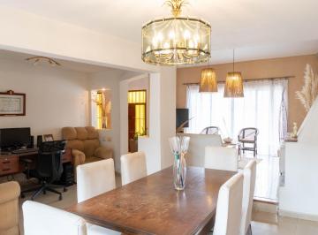 Casa de 7 ambientes, Córdoba · Venta Hermosa Casa Aptto Bancor!