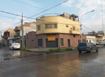 Bodega-Galpón , Lanús · Depósito en Esquina a Refaccionar con Dos Departamentos
