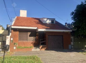 Casa · 220m² · 5 Ambientes · 1 Cochera · Excelente Inmueble 3 Dorm - 3 Baños - Garage - Jardín y Pileta - Venta Directa!