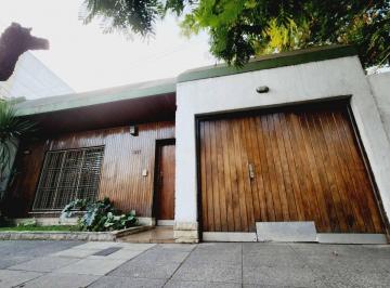 Casa · 150m² · 2 Cocheras · Casa en Lote Propio de 4 Ambientes