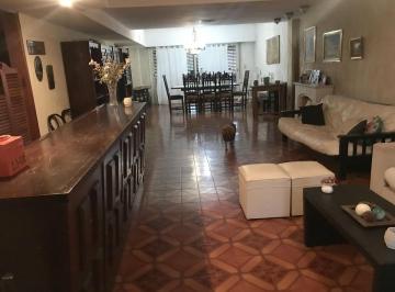 Casa · 312m² · 5 Ambientes · 2 Cocheras · Chalet - Barrio Carreras - San Isidro