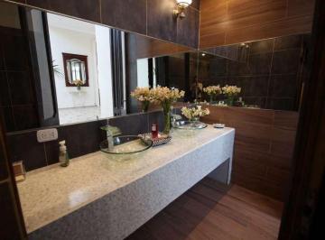 Casa · 902m² · 5 Ambientes · Propiedad en Venta Sobre Autopista Ezeiza - Cañuelas. 4 Has de Campo, Casa Principal y Cabañas.