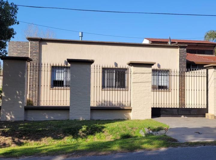 Casa · 163m² · 4 Ambientes · 3 Cocheras