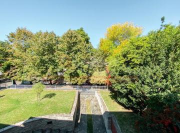 Casa · 300m² · 5 Ambientes · Casona de Notable Jerarquía Sobre 2 Lotes