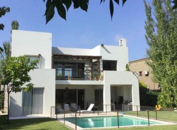 Casa de 6 ambientes, Tigre · Alquiler Febrero en Santa Bárbara