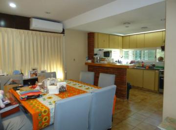 Casa · 200m² · 4 Ambientes · Chalet en Venta en Country Barrio Las Lajas