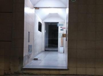 Departamento de 2 ambientes, Flores · Flores: Alquiler: 2 Ambientes Como Nuevo M/ Luminoso.