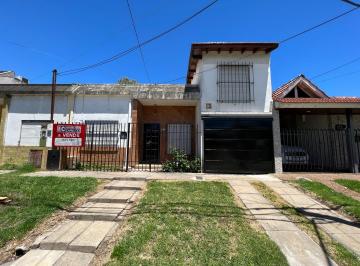 Casa · 150m² · 3 Ambientes · 1 Cochera · Casa 3 Ambientes Ituzaingo Norte Venta