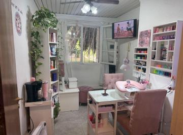 Oficina comercial de 1 ambiente, Flores · Oficina o Consultorio de Categoría en Alquiler Mensual en Lo Mejor de Flores. No Apto Vivienda.