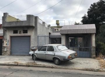 Casa de 3 ambientes, La Matanza · Propiedad en Block. Vende. Casa + Galpon + Local
