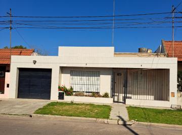 Casa de 5 ambientes, Luján · Casa en Lujan, Barrio "San Bernardo"