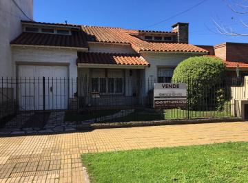 Casa · 190m² · 4 Ambientes · 2 Cocheras · Casa 3 Ambientes con Cochera y Jardin - Lomas de Zamora