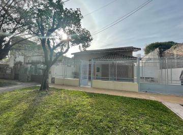 Casa de 3 ambientes, Almirante Brown · Casa con Excelente Lote en Venta en Adrogue