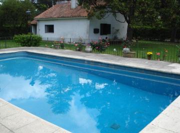 Casa · 200m² · 5 Ambientes · 2 Cocheras · Casa en Venta El Trébol