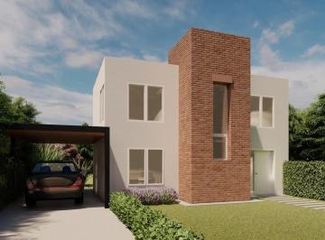 Casa · 91m² · 4 Ambientes · 1 Cochera · Venta/ Financiacion - Casa - Funes