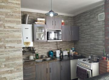 DEH-DEH-12_2 · Depto. Modernizado en Hermoso Edificio, a m. de Av Lacaze