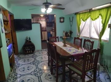 DEH-DEH-21_3 · Casa Muy Amplia en 2 Plantas en Muy Buena Zona!