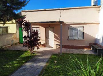 DEH-DEH-215_2 · Casa Centrica - Excelente Ubicacion - Amplio Lote!