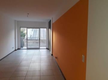 Departamento de 1 ambiente, Floresta · Oportunidad Única! un Ambiente con Balcon Sobre Av Juan B. Alberdi