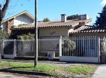 Casa de 3 ambientes, Esteban Echeverría · Venta Monte Grande Bajamos El Precio Chalet a Refaccionar de 2 Dorm.