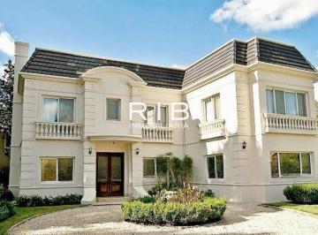 Casa · 345m² · 6 Ambientes · 5 Cocheras · Excelente Propiedad Francesa con 5 Dorm. Sobre 860 m² - La Martinica