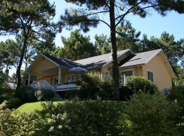 Casa · 127m² · 4 Ambientes · 1 Cochera · Cod 640 Alquiler y Venta Excelente!