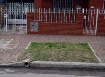 Casa de 3 ambientes, Esteban Echeverría · Venta Monte Grande Casa de 2 Dorm. Entrada de Auto y Fondo Libre.