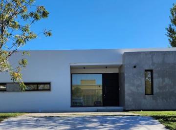 Casa de 4 ambientes, San Vicente · Venta Canning Casa 3 Dorm. 190 m² a Estrenar Santa Rita Club de Campo