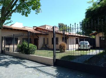 Casa de 5 ambientes, Almirante Brown · Venta de Chalet en Adrogué