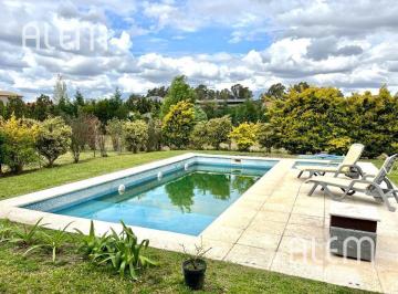 Casa · 141m² · 4 Ambientes · 2 Cocheras · Casa - Barrio Santa Juana