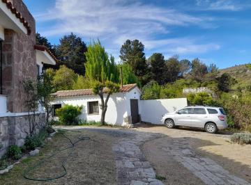 Casa · 135m² · 4 Ambientes · 2 Cocheras · Casa con Gran Vista, a 3 Km del Centro de La Cumbre