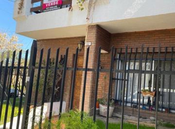 Casa de 6 ambientes, Lomas de Zamora · Se Vende y Acepta Permuta: Casa en Esquina en Lomas de Zamora