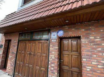 Casa · 200ha · 5 Ambientes · Encantadora Casa en Barrionuevo!