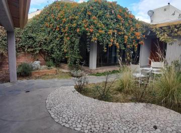 Casa · 236m² · 5 Ambientes · 2 Cocheras · 3 Hab/2 Baños/escritorio/cochera Doble/alto Dorrego