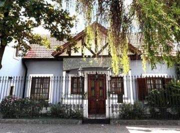 Casa de 5 ambientes, Lomas de Zamora · Chalet 5 Ambientes Doble Cochera. Excelente Ubicación.