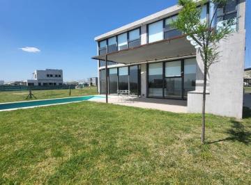 Casa · 240m² · 5 Ambientes · 4 Cocheras · Puertos del Lago, Alquiler