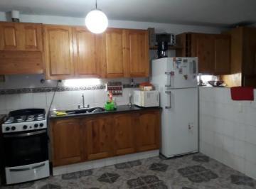 Casa · 188m² · 5 Ambientes · Vendo Casa Frente Al Parque