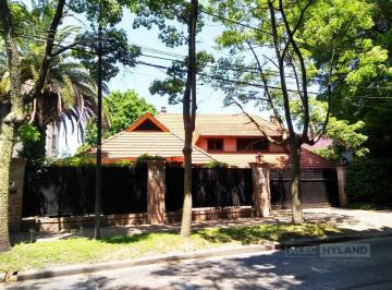 Casa · 400m² · 7 Ambientes · 2 Cocheras · Casa con 5 Dorm. y Pileta en Venta en La Horqueta, San Isidro