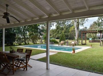 Casa · 192m² · 5 Ambientes · 2 Cocheras · Hermosa Casa en Saint Thomas Este!