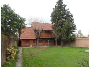 Casa · 320m² · 5 Ambientes · 2 Cocheras · Amplio Chalet Lomas de Zamora