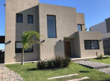 Casa de 5 ambientes, Escobar · Casa en Venta en El Barrio Ceibos, Puertos. Muy Linda