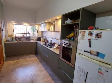 Casa · 154m² · 4 Ambientes · Chalet en Adrogue - Muy Buena Ubicacion